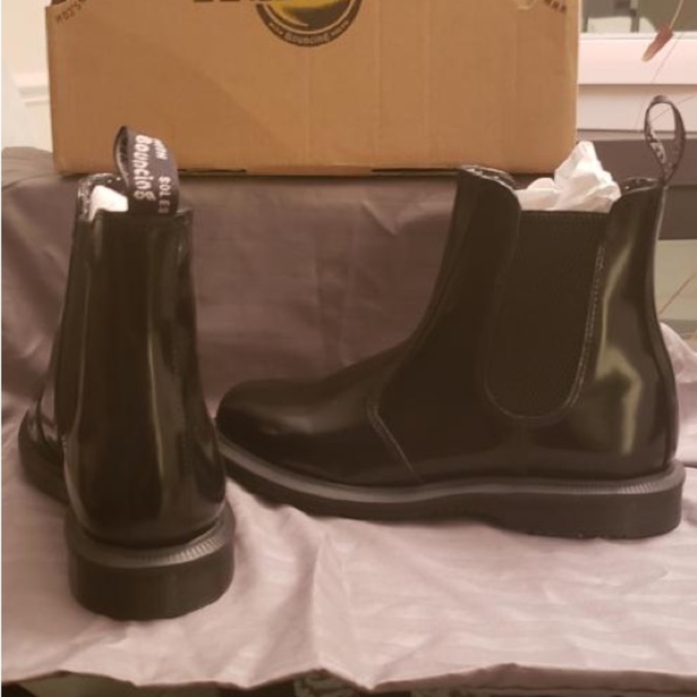 Dr. Martens 2976 Chelsea Boot - Picture 4 of 4